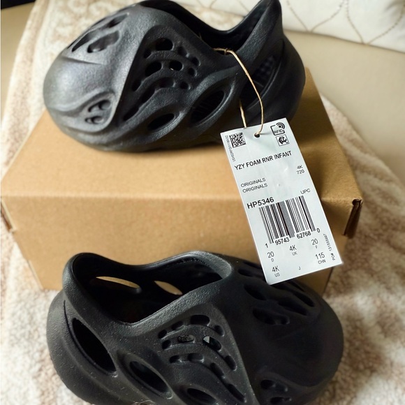 AdidasYZY Black Foam Runner Shoes - Picture 1 of 5